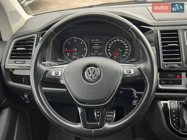 Бежевый Фольксваген Мультиван, объемом двигателя 2 л и пробегом 130 тыс. км за 46500 $, фото 22 на Automoto.ua