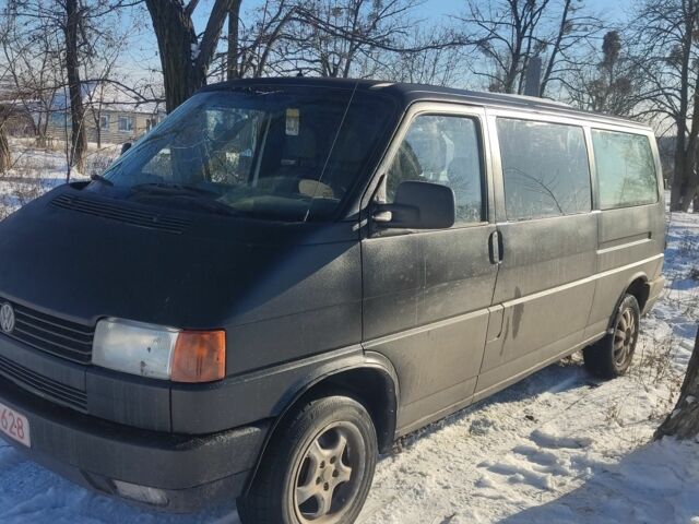 Черный Фольксваген Мультиван, объемом двигателя 2.4 л и пробегом 300 тыс. км за 2900 $, фото 4 на Automoto.ua