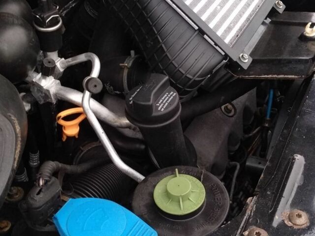 Черный Фольксваген Мультиван, объемом двигателя 2.5 л и пробегом 333 тыс. км за 11500 $, фото 6 на Automoto.ua