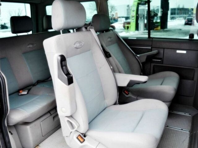 Черный Фольксваген Мультиван, объемом двигателя 2.5 л и пробегом 296 тыс. км за 2100 $, фото 7 на Automoto.ua