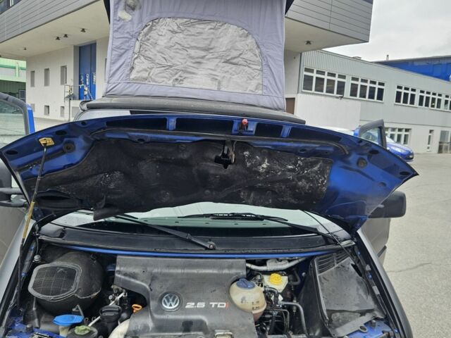 Черный Фольксваген Мультиван, объемом двигателя 2.5 л и пробегом 325 тыс. км за 13838 $, фото 4 на Automoto.ua