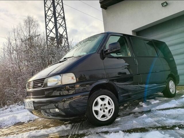 Черный Фольксваген Мультиван, объемом двигателя 2.5 л и пробегом 305 тыс. км за 3500 $, фото 1 на Automoto.ua