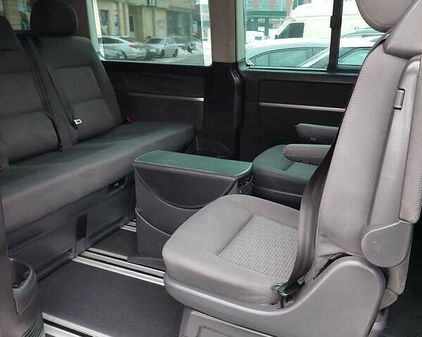 Черный Фольксваген Мультиван, объемом двигателя 2.5 л и пробегом 309 тыс. км за 10000 $, фото 20 на Automoto.ua