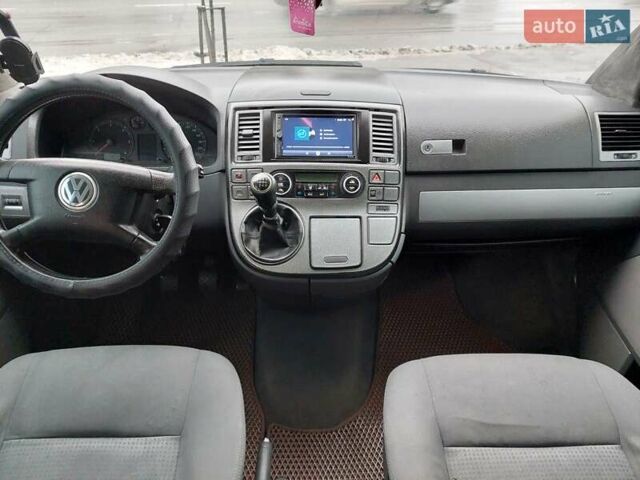 Черный Фольксваген Мультиван, объемом двигателя 2.5 л и пробегом 309 тыс. км за 10000 $, фото 28 на Automoto.ua