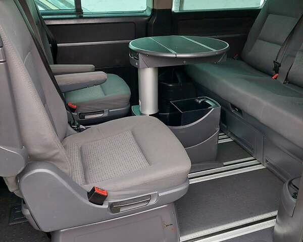 Черный Фольксваген Мультиван, объемом двигателя 2.5 л и пробегом 309 тыс. км за 10000 $, фото 17 на Automoto.ua