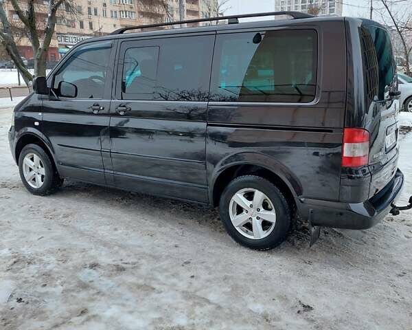 Черный Фольксваген Мультиван, объемом двигателя 2.5 л и пробегом 309 тыс. км за 10000 $, фото 3 на Automoto.ua