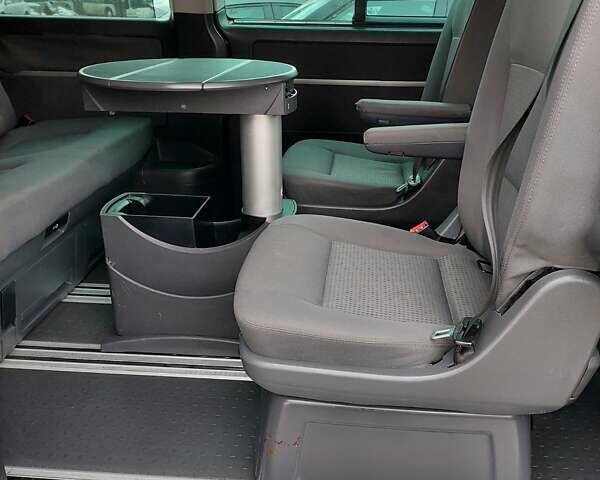 Черный Фольксваген Мультиван, объемом двигателя 2.5 л и пробегом 309 тыс. км за 10000 $, фото 16 на Automoto.ua