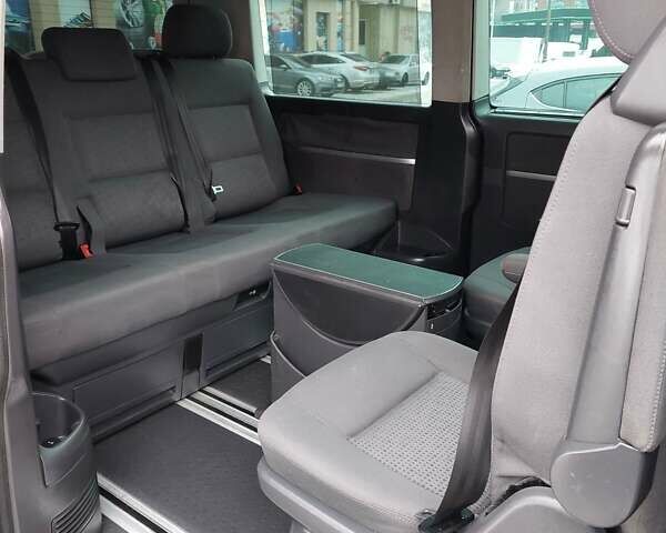 Черный Фольксваген Мультиван, объемом двигателя 2.5 л и пробегом 309 тыс. км за 10000 $, фото 21 на Automoto.ua