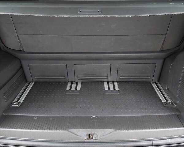 Черный Фольксваген Мультиван, объемом двигателя 2.5 л и пробегом 309 тыс. км за 10000 $, фото 33 на Automoto.ua