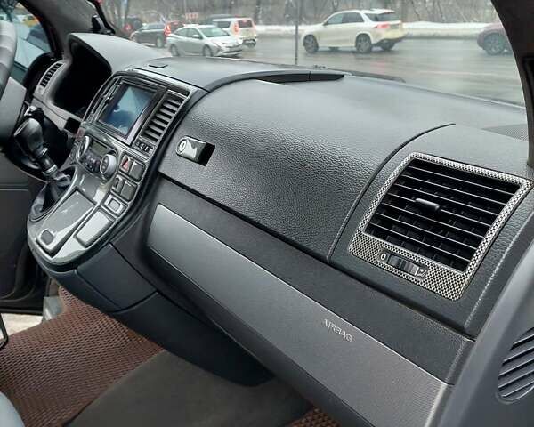 Черный Фольксваген Мультиван, объемом двигателя 2.5 л и пробегом 309 тыс. км за 10000 $, фото 24 на Automoto.ua