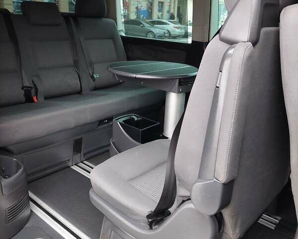 Черный Фольксваген Мультиван, объемом двигателя 2.5 л и пробегом 309 тыс. км за 10000 $, фото 15 на Automoto.ua