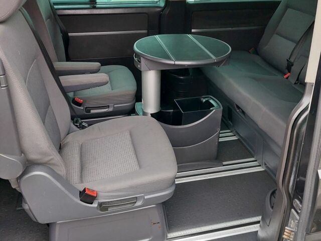 Черный Фольксваген Мультиван, объемом двигателя 2.5 л и пробегом 308 тыс. км за 10000 $, фото 16 на Automoto.ua