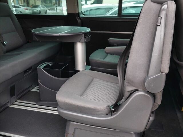 Черный Фольксваген Мультиван, объемом двигателя 2.5 л и пробегом 308 тыс. км за 10000 $, фото 11 на Automoto.ua