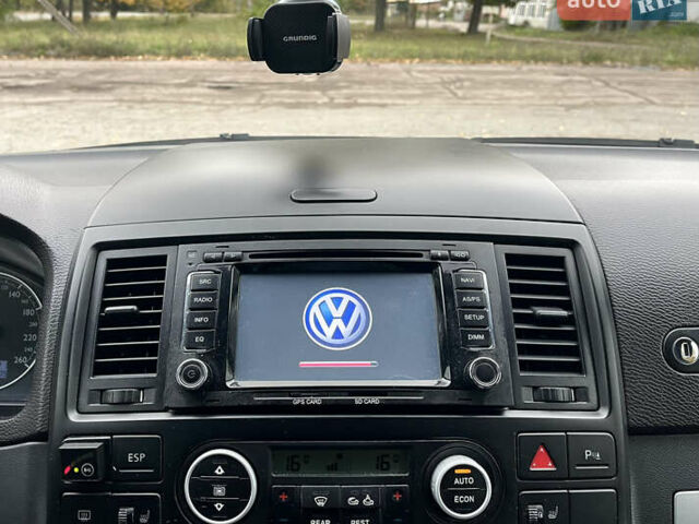 Черный Фольксваген Мультиван, объемом двигателя 3.2 л и пробегом 256 тыс. км за 15400 $, фото 9 на Automoto.ua