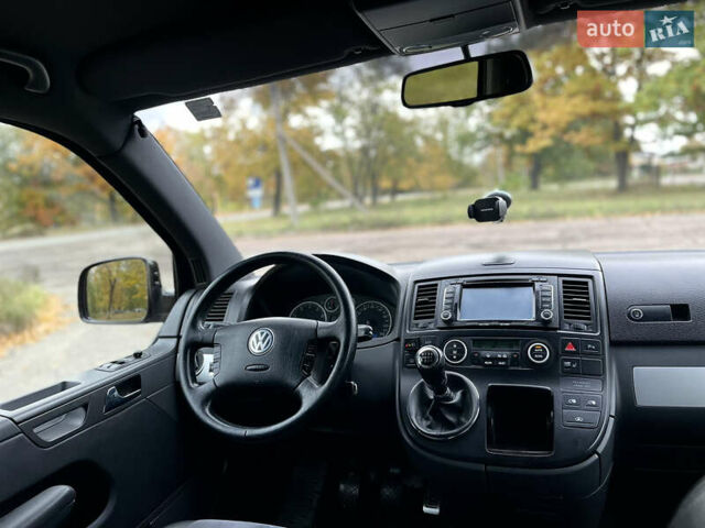 Черный Фольксваген Мультиван, объемом двигателя 3.2 л и пробегом 256 тыс. км за 15400 $, фото 11 на Automoto.ua