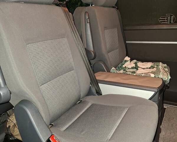 Чорний Фольксваген Мультиван, об'ємом двигуна 2.46 л та пробігом 418 тис. км за 13500 $, фото 4 на Automoto.ua