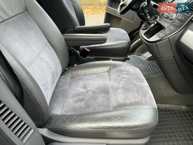 Черный Фольксваген Мультиван, объемом двигателя 3.2 л и пробегом 256 тыс. км за 15400 $, фото 14 на Automoto.ua