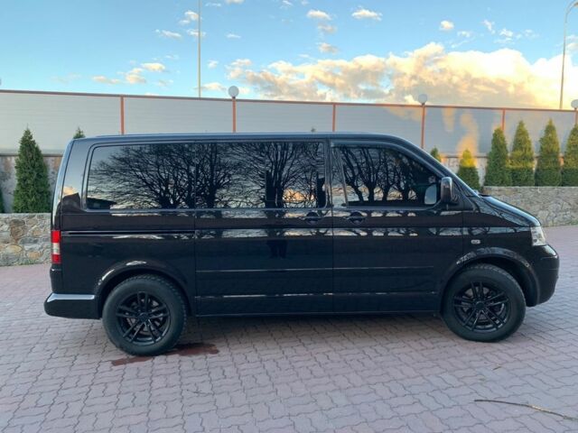 Чорний Фольксваген Мультиван, об'ємом двигуна 2.5 л та пробігом 319 тис. км за 11999 $, фото 4 на Automoto.ua