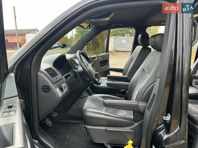 Черный Фольксваген Мультиван, объемом двигателя 3.2 л и пробегом 256 тыс. км за 15400 $, фото 8 на Automoto.ua