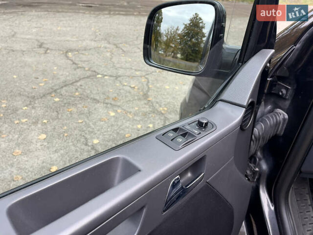 Черный Фольксваген Мультиван, объемом двигателя 3.2 л и пробегом 256 тыс. км за 15400 $, фото 7 на Automoto.ua