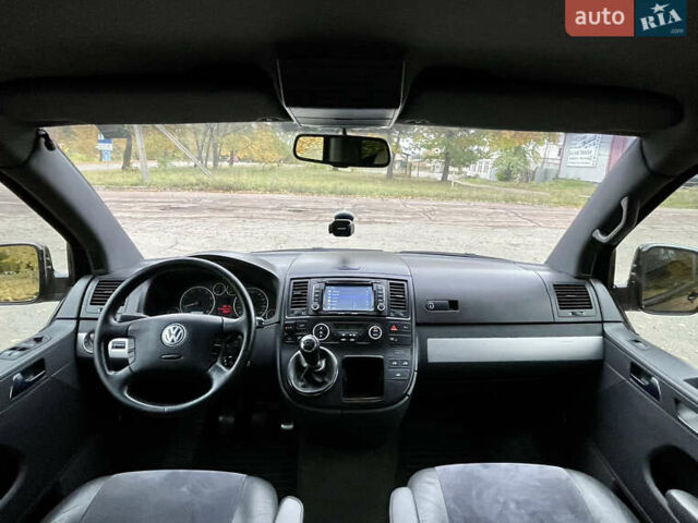 Черный Фольксваген Мультиван, объемом двигателя 3.2 л и пробегом 256 тыс. км за 15400 $, фото 12 на Automoto.ua