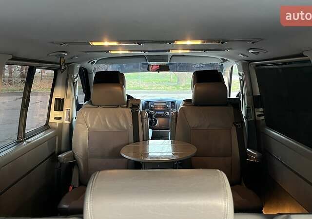 Черный Фольксваген Мультиван, объемом двигателя 2.5 л и пробегом 377 тыс. км за 11990 $, фото 14 на Automoto.ua