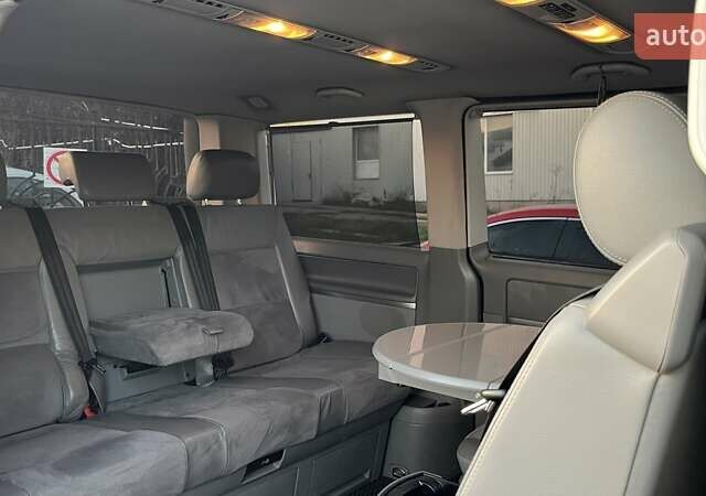 Черный Фольксваген Мультиван, объемом двигателя 2.5 л и пробегом 377 тыс. км за 11990 $, фото 10 на Automoto.ua