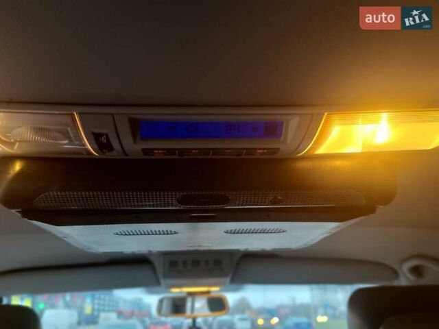 Черный Фольксваген Мультиван, объемом двигателя 3.19 л и пробегом 330 тыс. км за 13800 $, фото 9 на Automoto.ua