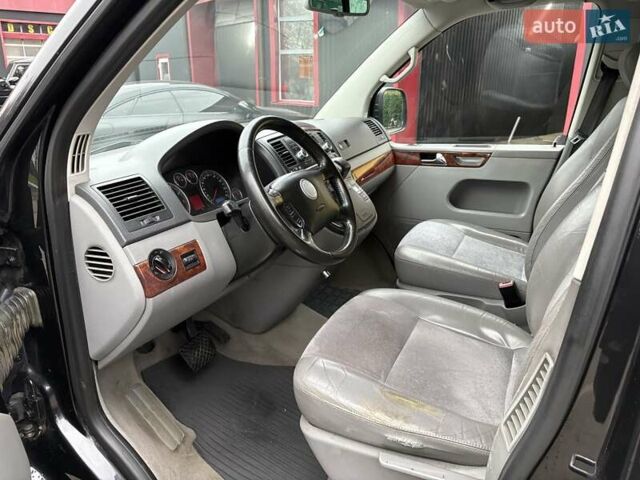 Черный Фольксваген Мультиван, объемом двигателя 3.2 л и пробегом 305 тыс. км за 8700 $, фото 18 на Automoto.ua