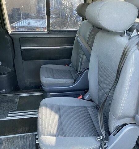 Чорний Фольксваген Мультиван, об'ємом двигуна 2.5 л та пробігом 300 тис. км за 6500 $, фото 5 на Automoto.ua