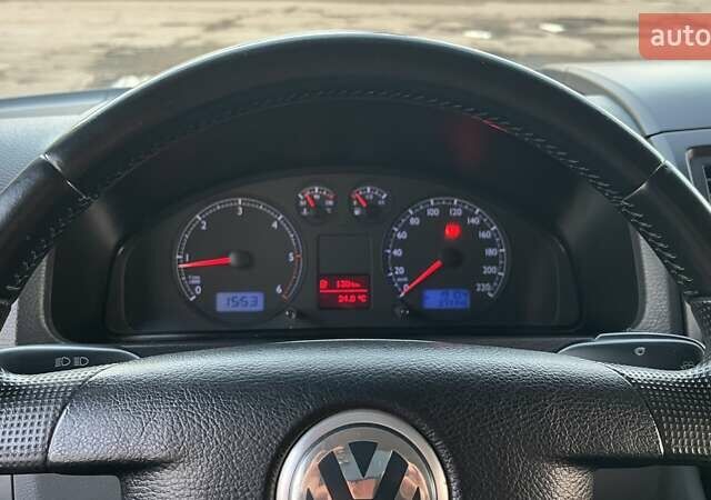 Черный Фольксваген Мультиван, объемом двигателя 2.5 л и пробегом 377 тыс. км за 11990 $, фото 19 на Automoto.ua