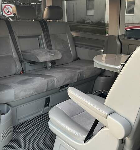 Черный Фольксваген Мультиван, объемом двигателя 2.5 л и пробегом 377 тыс. км за 11990 $, фото 4 на Automoto.ua