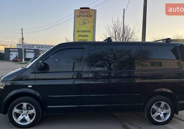 Черный Фольксваген Мультиван, объемом двигателя 2.5 л и пробегом 377 тыс. км за 11990 $, фото 1 на Automoto.ua