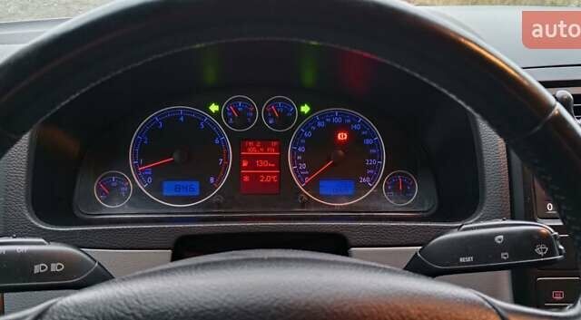 Черный Фольксваген Мультиван, объемом двигателя 3.19 л и пробегом 330 тыс. км за 13800 $, фото 10 на Automoto.ua