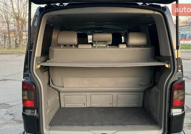 Черный Фольксваген Мультиван, объемом двигателя 2.5 л и пробегом 377 тыс. км за 11990 $, фото 13 на Automoto.ua