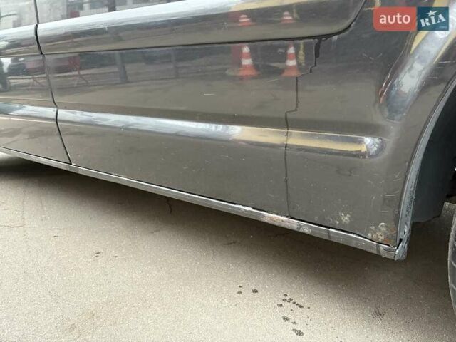 Черный Фольксваген Мультиван, объемом двигателя 3.2 л и пробегом 305 тыс. км за 8700 $, фото 4 на Automoto.ua