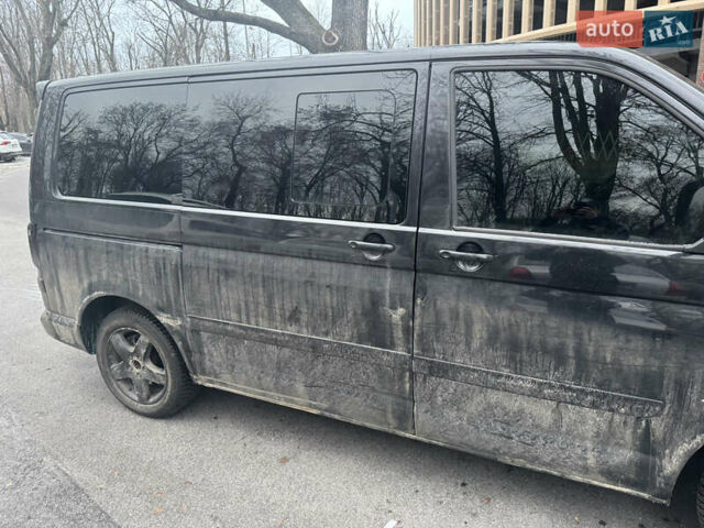 Черный Фольксваген Мультиван, объемом двигателя 3.2 л и пробегом 250 тыс. км за 8500 $, фото 5 на Automoto.ua