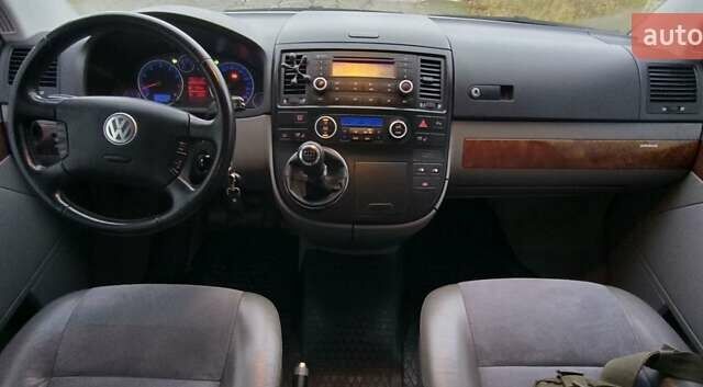 Черный Фольксваген Мультиван, объемом двигателя 3.19 л и пробегом 330 тыс. км за 13800 $, фото 12 на Automoto.ua