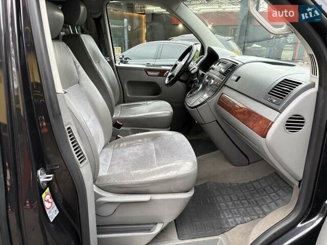 Черный Фольксваген Мультиван, объемом двигателя 3.2 л и пробегом 305 тыс. км за 8700 $, фото 7 на Automoto.ua