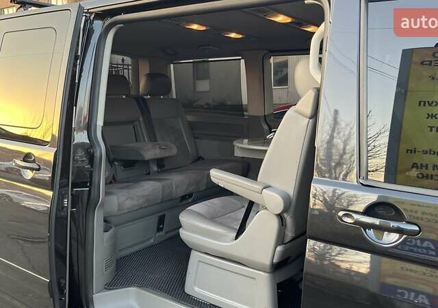 Черный Фольксваген Мультиван, объемом двигателя 2.5 л и пробегом 377 тыс. км за 11990 $, фото 5 на Automoto.ua