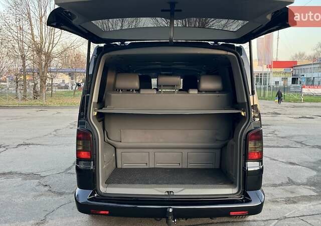 Черный Фольксваген Мультиван, объемом двигателя 2.5 л и пробегом 377 тыс. км за 11990 $, фото 12 на Automoto.ua