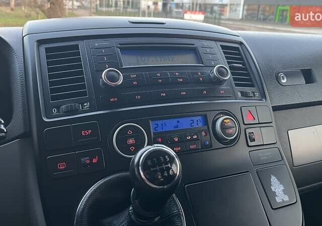 Черный Фольксваген Мультиван, объемом двигателя 2.5 л и пробегом 377 тыс. км за 11990 $, фото 20 на Automoto.ua