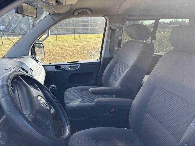 Чорний Фольксваген Мультиван, об'ємом двигуна 2.5 л та пробігом 300 тис. км за 6500 $, фото 4 на Automoto.ua