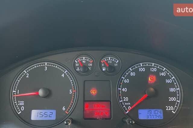 Черный Фольксваген Мультиван, объемом двигателя 2.5 л и пробегом 377 тыс. км за 11990 $, фото 18 на Automoto.ua