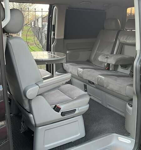 Черный Фольксваген Мультиван, объемом двигателя 2.5 л и пробегом 377 тыс. км за 11990 $, фото 7 на Automoto.ua