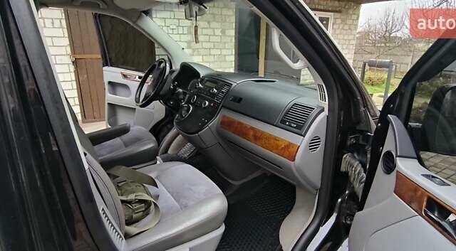 Черный Фольксваген Мультиван, объемом двигателя 3.19 л и пробегом 330 тыс. км за 13800 $, фото 17 на Automoto.ua