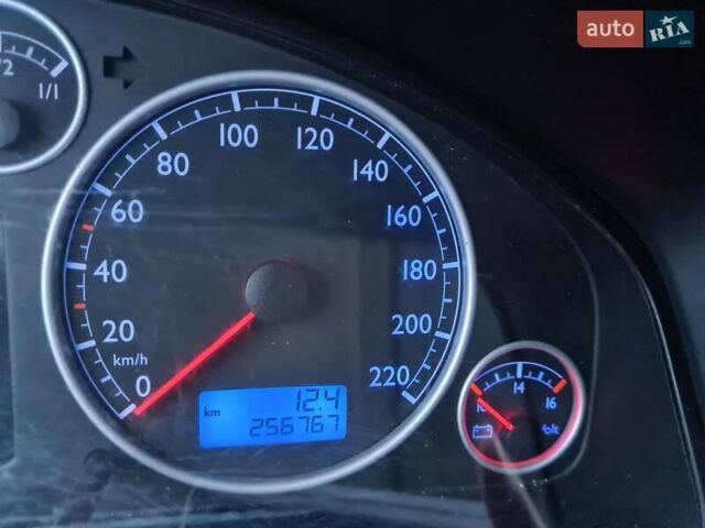 Чорний Фольксваген Мультиван, об'ємом двигуна 2.5 л та пробігом 256 тис. км за 9900 $, фото 16 на Automoto.ua