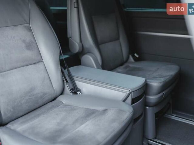 Черный Фольксваген Мультиван, объемом двигателя 2.47 л и пробегом 201 тыс. км за 14000 $, фото 14 на Automoto.ua