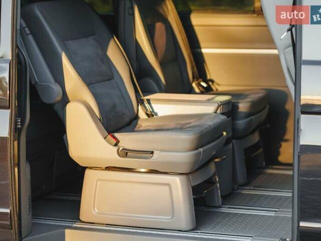 Черный Фольксваген Мультиван, объемом двигателя 2.47 л и пробегом 201 тыс. км за 14000 $, фото 4 на Automoto.ua