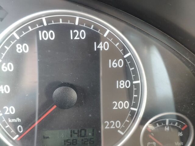 Черный Фольксваген Мультиван, объемом двигателя 1.6 л и пробегом 170 тыс. км за 16000 $, фото 10 на Automoto.ua